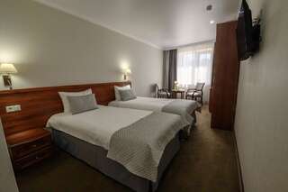 Гостиница Платан южный Краснодар Стандартный двухместный номер с 2 отдельными кроватями-2